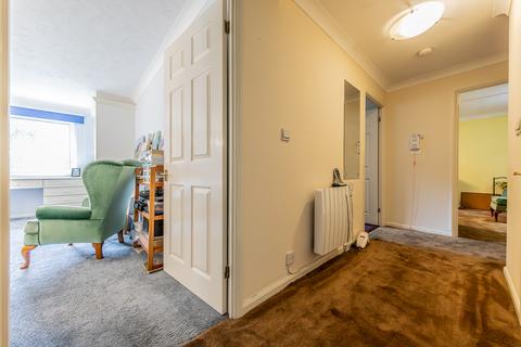 2 bedroom retirement property for sale, Farnham Close, London N20