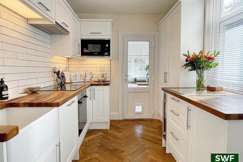 3 bedroom semi-detached house for sale, Windsor Avenue, Penn