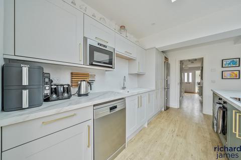7 Rowan Drive, Royal Wootton Bassett, Swindon, SN4 7ES
