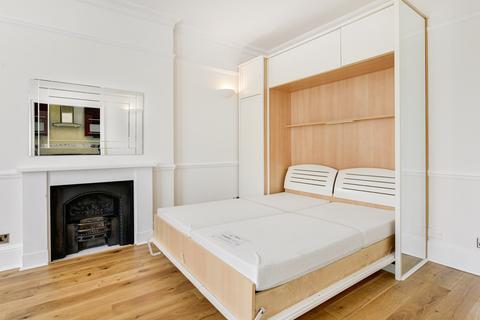 Studio to rent, Lowndes Street, Knightsbridge, London