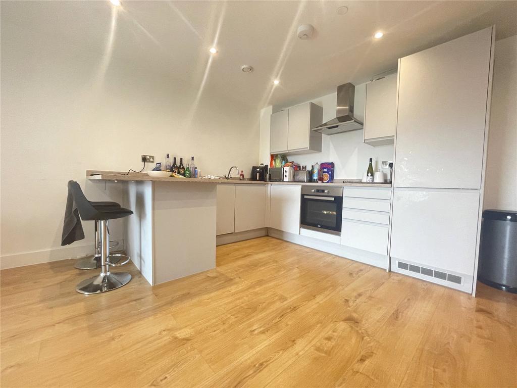21 Leylands House9