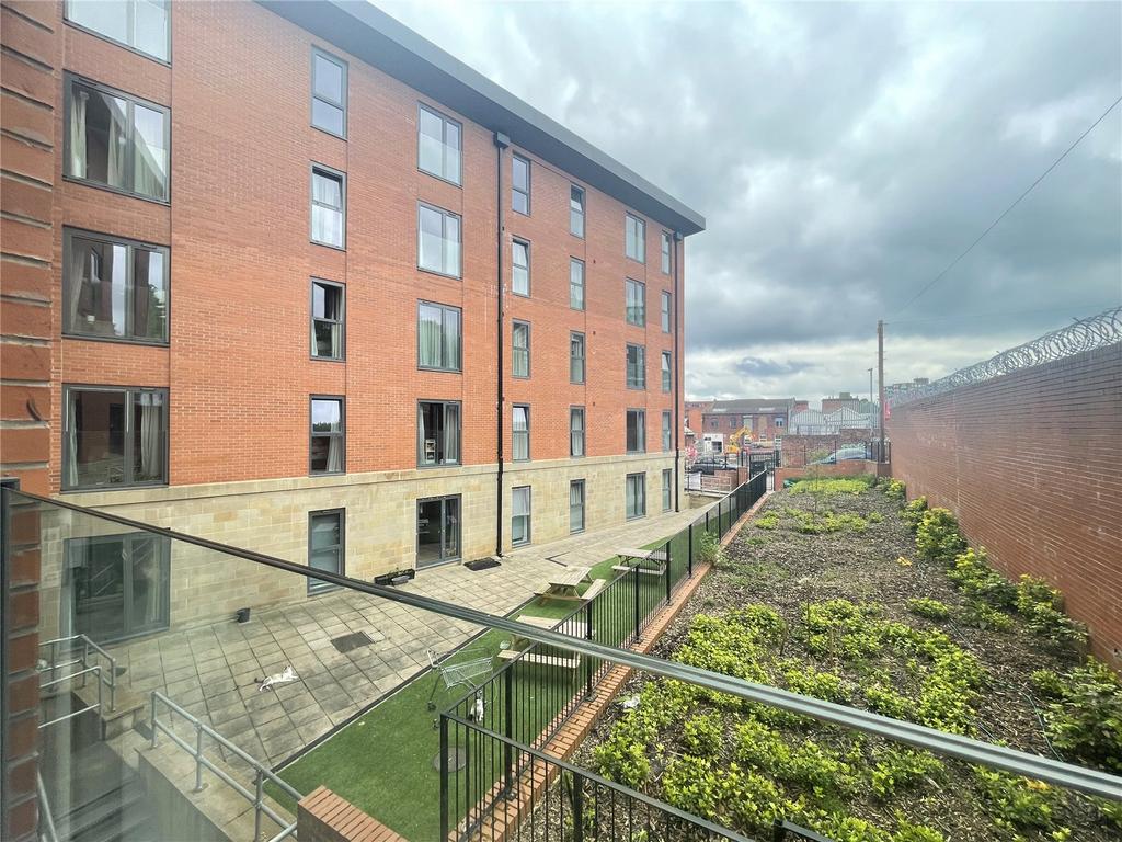 21 Leylands House4