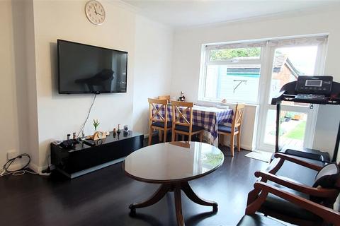 104 Bedfont Close, Feltham, TW14 8LF