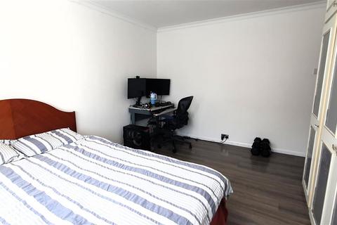 104 Bedfont Close, Feltham, TW14 8LF