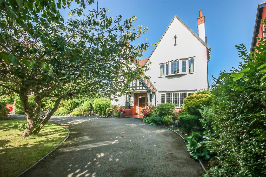 Front Garden/Driveway