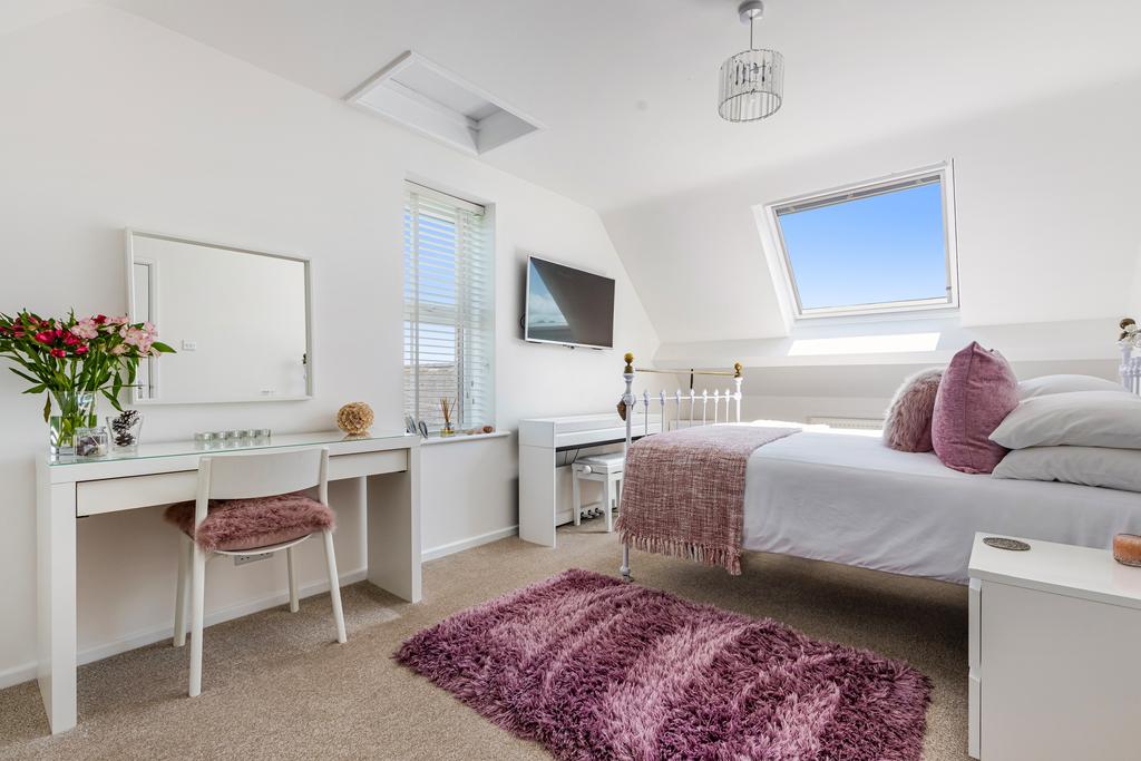 51 Apart Pink Bedroom