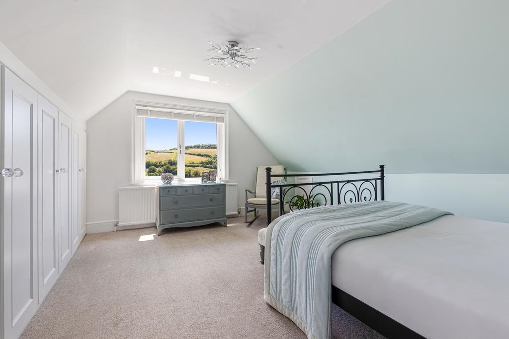 43 Apart Main Bedroom