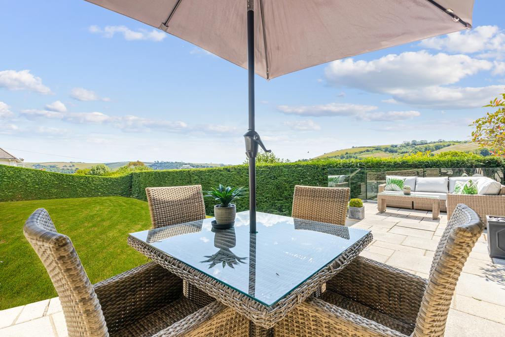 18 Garden & Terrace