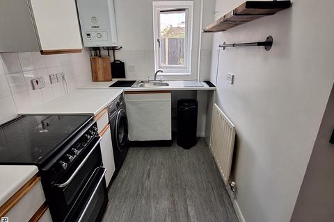 1 bedroom flat for sale, Blake Close, London, W10