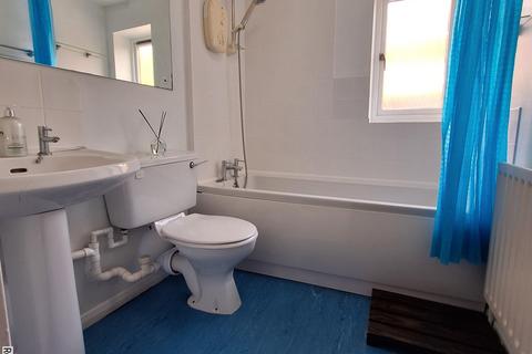 1 bedroom flat for sale, Blake Close, London, W10