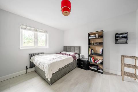 2 Proctor Close, Mitcham, CR4 2GX