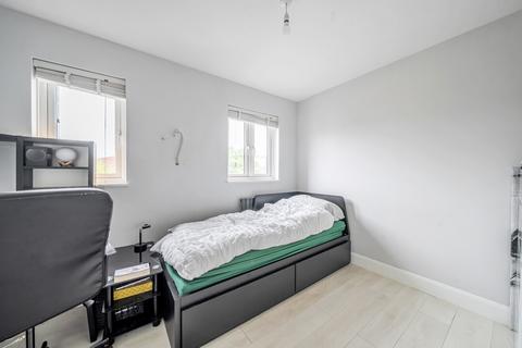 2 Proctor Close, Mitcham, CR4 2GX