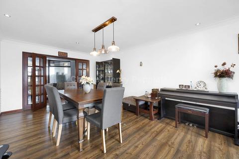 3 bedroom semi-detached house for sale, Belgrave Gardens, London, N14