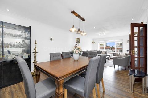 3 bedroom semi-detached house for sale, Belgrave Gardens, London, N14