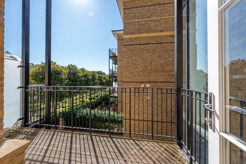 3 bedroom flat to rent, Chambers Park Hill, Copse Hill, London, SW20