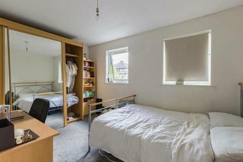 2 bedroom semi-detached house to rent, Canary Wharf, London, E14