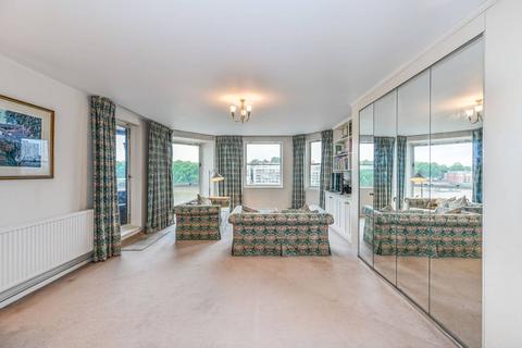 1 bedroom flat for sale, Riverside Court, Nine Elms, London, SW8