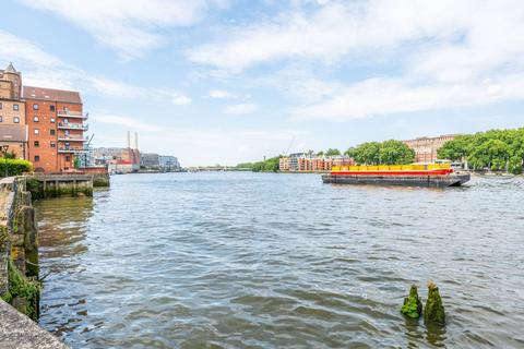 1 bedroom flat for sale, Riverside Court, Nine Elms, London, SW8