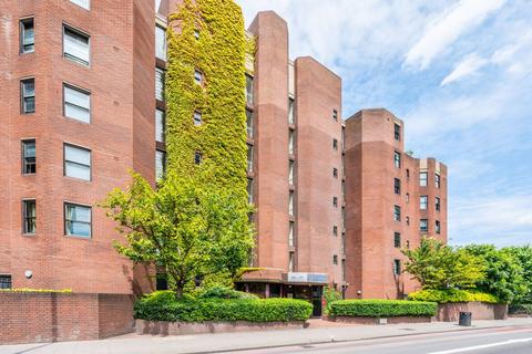 1 bedroom flat for sale, Riverside Court, Nine Elms, London, SW8
