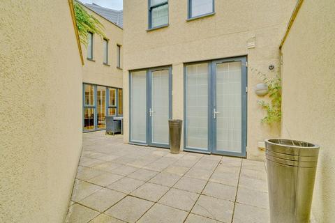 undefined, Broughton Road, Fulham SW6
