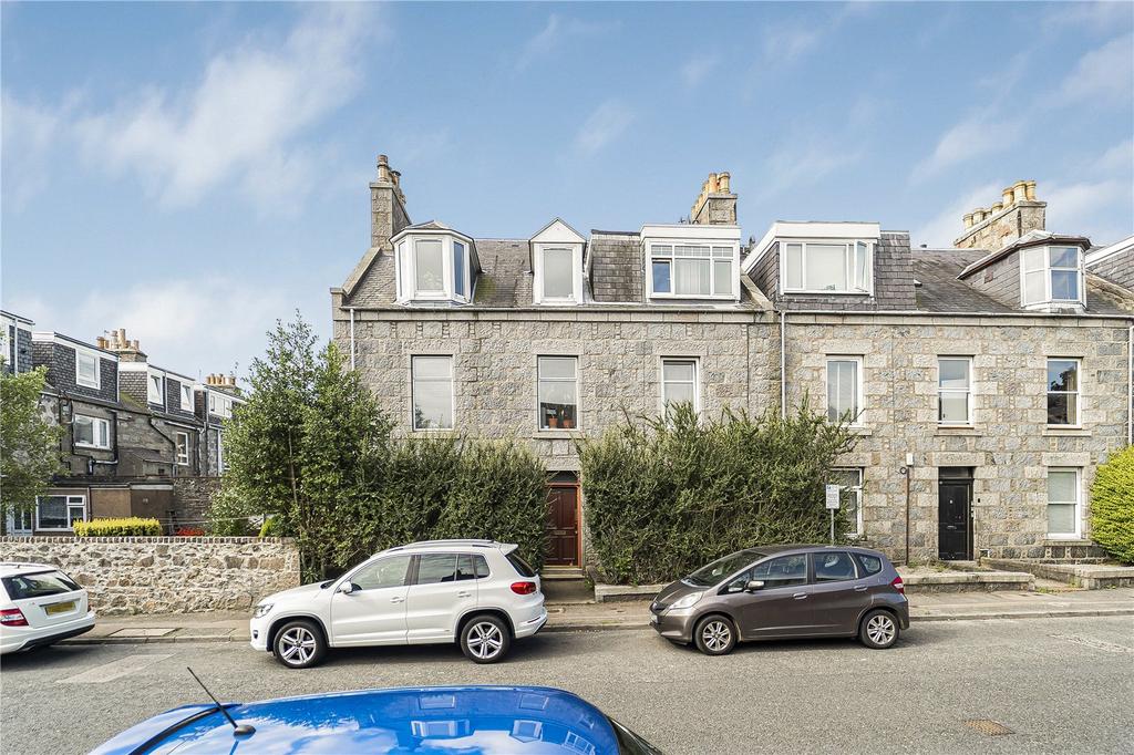 7b Claremont Place