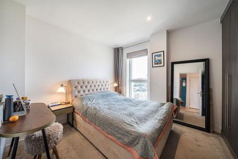 3 bedroom flat for sale, Pegler Square, London SE3