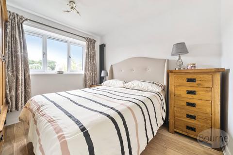 10 Regan Close, Guildford, GU2 9RA
