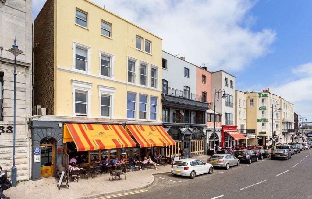 54 Harbour Parade, Ramsgate, Kent, CT11 Studio - £725 pcm (£167 pw)