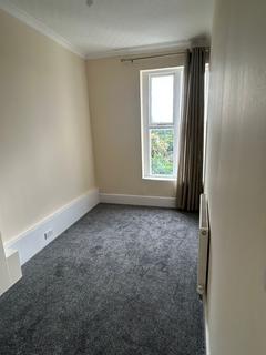 2 bedroom flat to rent, 32 Overcliffe, Gravesend, Kent, DA11