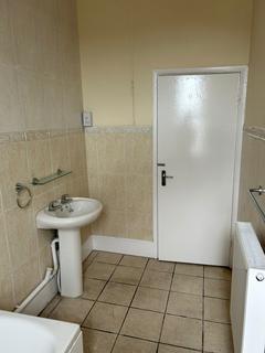 2 bedroom flat to rent, 32 Overcliffe, Gravesend, Kent, DA11