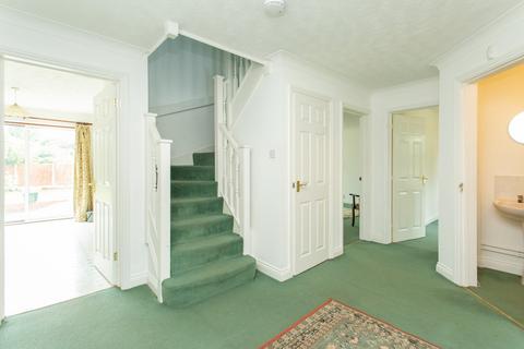 9 Ealham Close, Canterbury, CT4 7BW