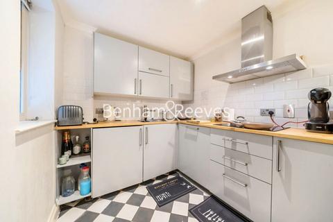 3 bedroom apartment to rent, Courtfield Gardens5, Kensington SW5