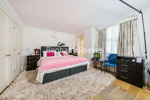 3 bedroom apartment to rent, Courtfield Gardens5, Kensington SW5