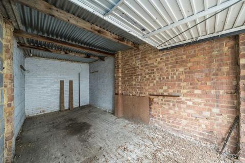 2 Topiary Square, Richmond, TW9 2DB