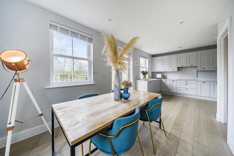 undefined, Wheatsheaf Close, North Waltham, Basingstoke, Hampshire, RG25