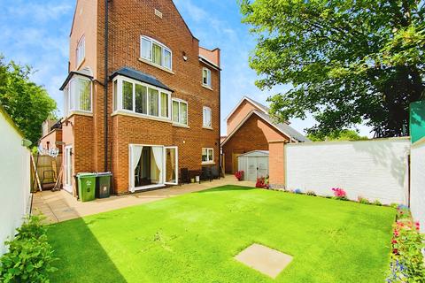 3 bedroom townhouse for sale, Courtyard Close, Syston, LE7