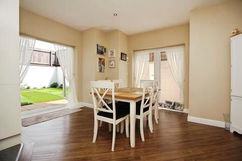 3 bedroom townhouse for sale, Courtyard Close, Syston, LE7