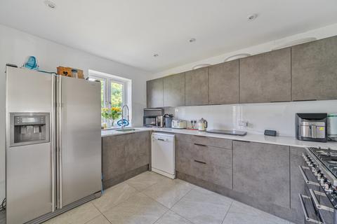 undefined, Barton Close, Shepperton, TW17
