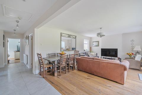 undefined, Barton Close, Shepperton, TW17