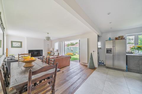 undefined, Barton Close, Shepperton, TW17