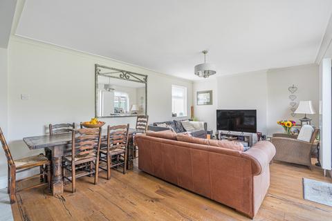 undefined, Barton Close, Shepperton, TW17
