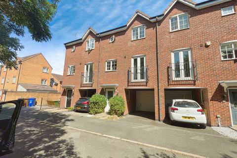 3 bedroom townhouse for sale, Clough Drive, Burton-on-Trent, DE14