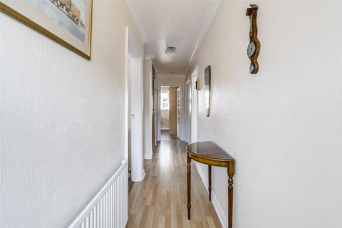 2 Stopham Close, Worthing, BN14 7QE
