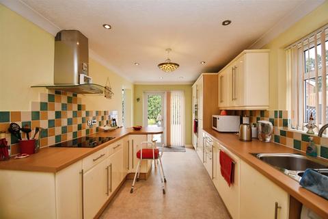 2 bedroom semi-detached bungalow for sale, The Glen, Kirk Ella, Hull