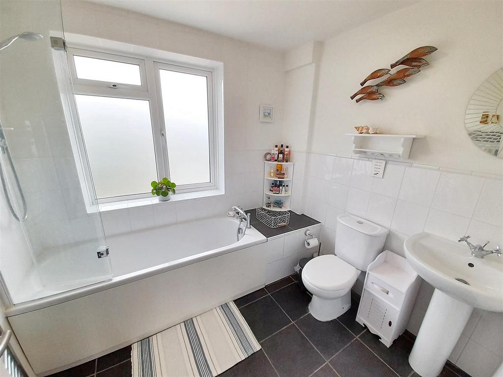 Bathroom new.jpg