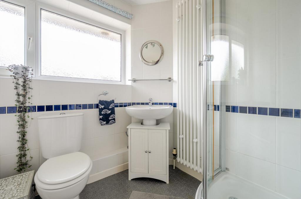 Shower/Bathroom