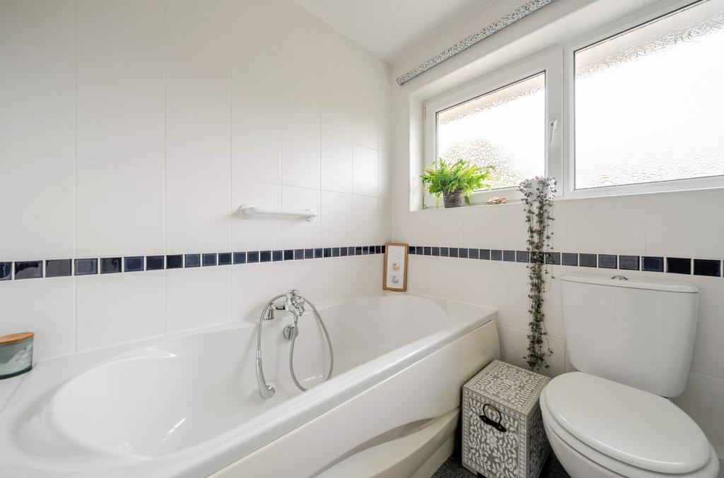 Shower/Bathroom