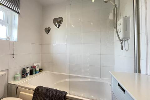 undefined, Laurel Road, Leicestershire LE11