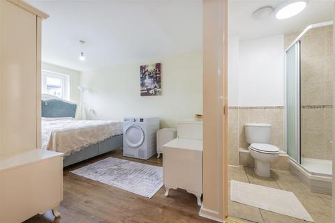2 bedroom flat for sale, Enstone Road, Enfield