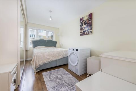 2 bedroom flat for sale, Enstone Road, Enfield